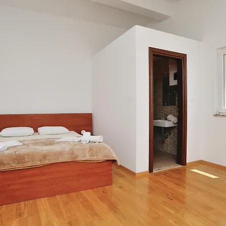 Vakantiehuis With Outdoor Swimming Pool 183 Pridraga