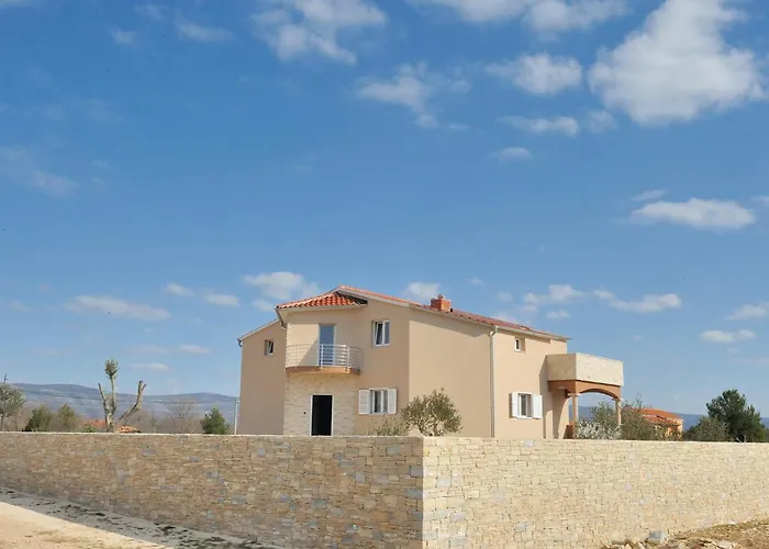 With Outdoor Swimming Pool 183 * Pridraga