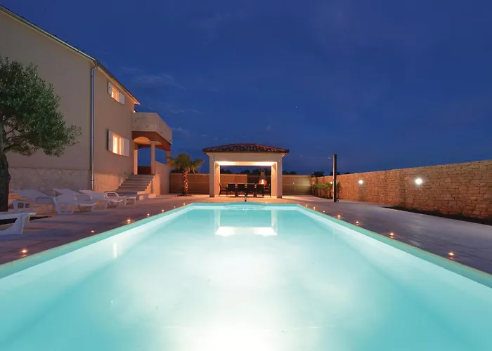 別荘 With Outdoor Swimming Pool 183 Pridraga