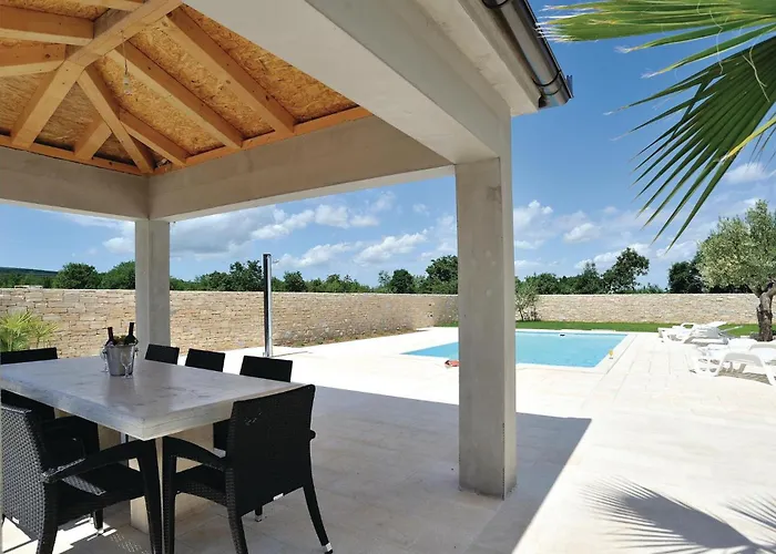 With Outdoor Swimming Pool 183 * Pridraga