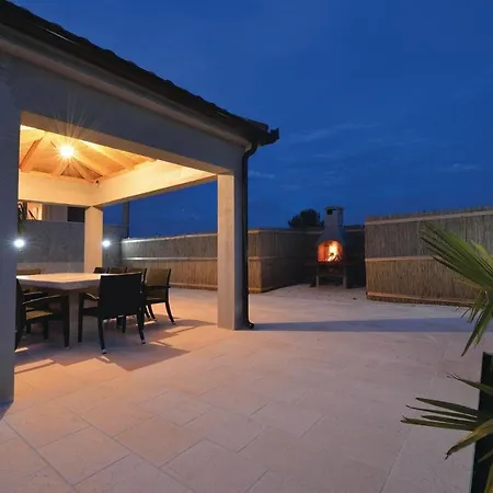 Holiday home Beautiful Home In Pridraga With Kitchen Pridraga
