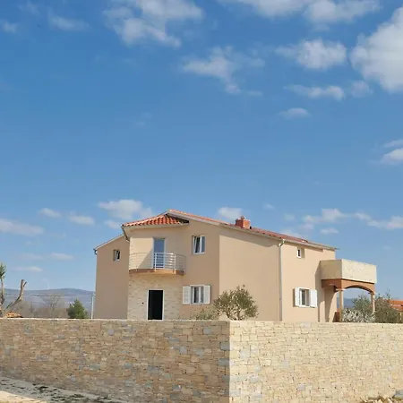 Beautiful Home In Pridraga With Kitchen * Pridraga