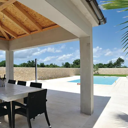 Beautiful Home In Pridraga With Kitchen * Pridraga