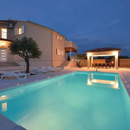 Beautiful Home In Pridraga With Kitchen Holiday home