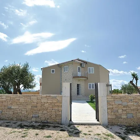Holiday Home Pridraga With Outdoor Swimming Pool 183 Vikendica *