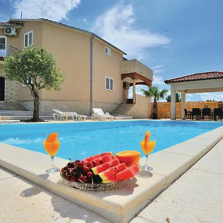 Holiday home Beautiful Home In Pridraga With Kitchen