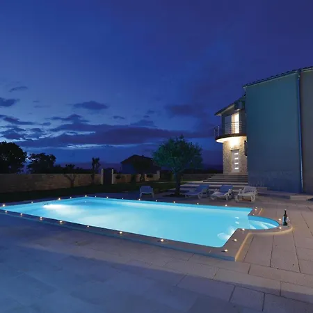 Beautiful Home In Pridraga With Kitchen Pridraga