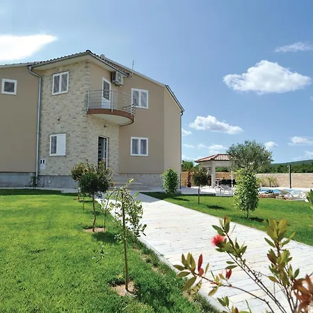 Beautiful Home In Pridraga With Kitchen Holiday home *