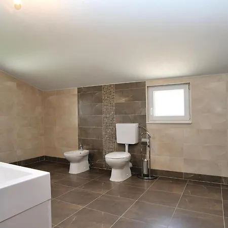 Beautiful Home In Pridraga With Kitchen