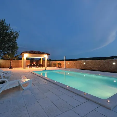 Beautiful Home In Pridraga With Kitchen Holiday home