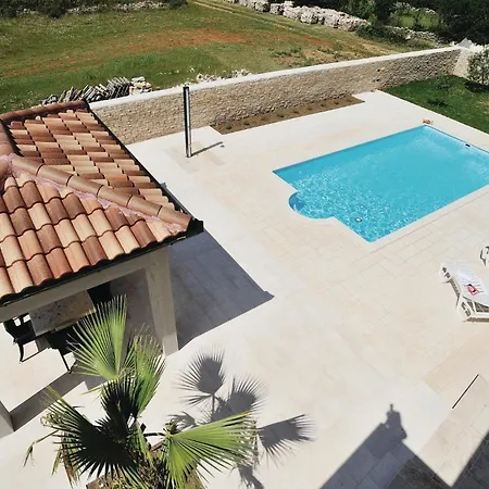 Holiday home Beautiful Home In Pridraga With Kitchen *