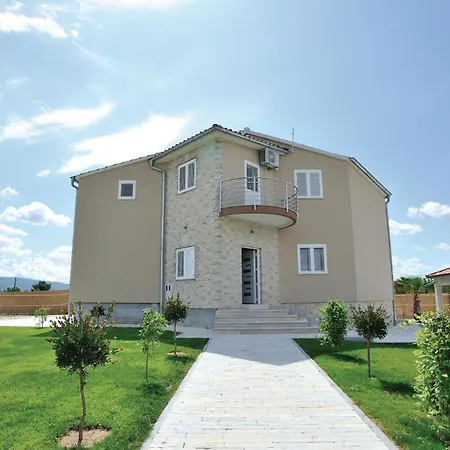 Beautiful Home In Pridraga With Kitchen