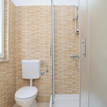 Beautiful Home In Pridraga With Kitchen * Pridraga