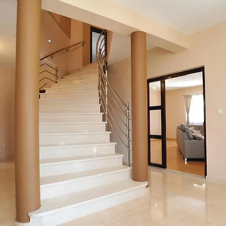Beautiful Home In Pridraga With Kitchen Holiday home *