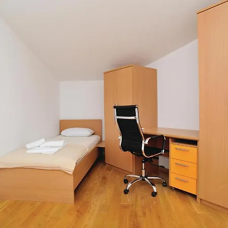 Beautiful Home In Pridraga With Kitchen *