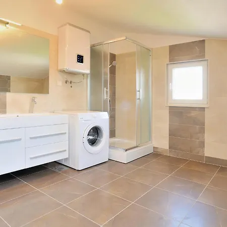 Beautiful Home In Pridraga With Kitchen Holiday home