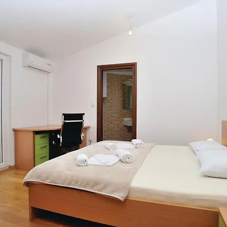 Holiday home Beautiful Home In Pridraga With Kitchen *