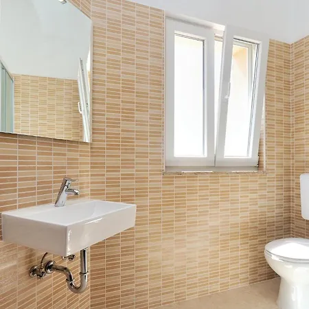 Beautiful Home In Pridraga With Kitchen * Pridraga