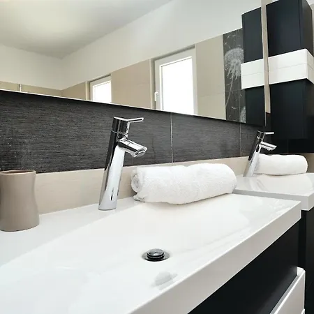 Beautiful Home In Pridraga With Kitchen