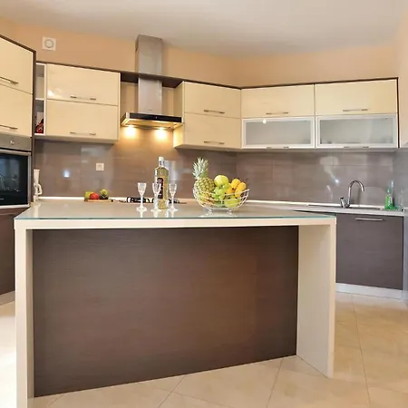 Beautiful Home In Pridraga With Kitchen * Pridraga