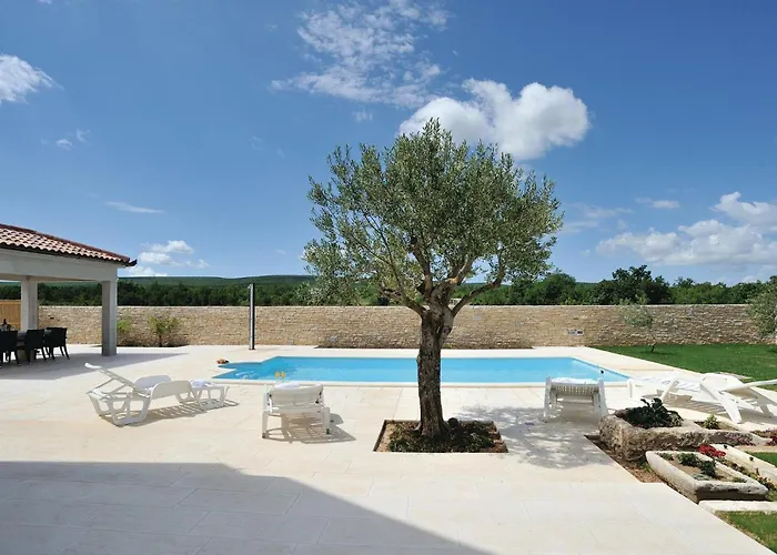 With Outdoor Swimming Pool 183 *