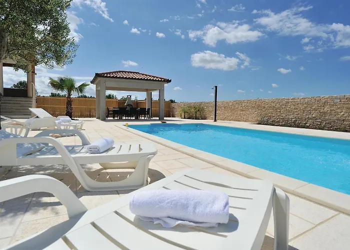 With Outdoor Swimming Pool 183