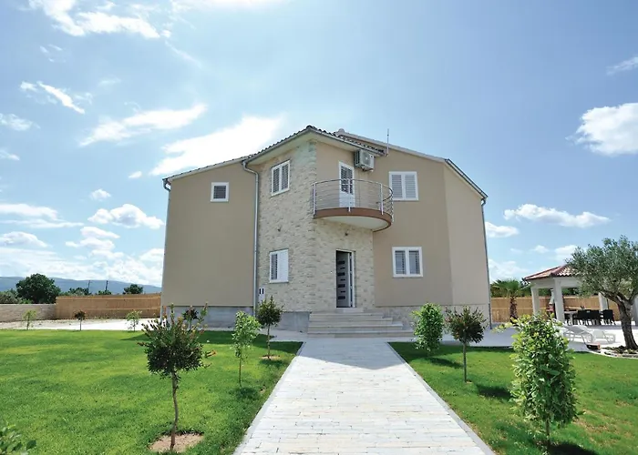 With Outdoor Swimming Pool 183